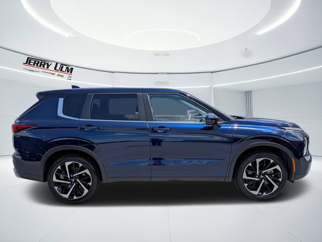 Used 2024 Mitsubishi Outlander SE Black Edition AWD/4WD image 2