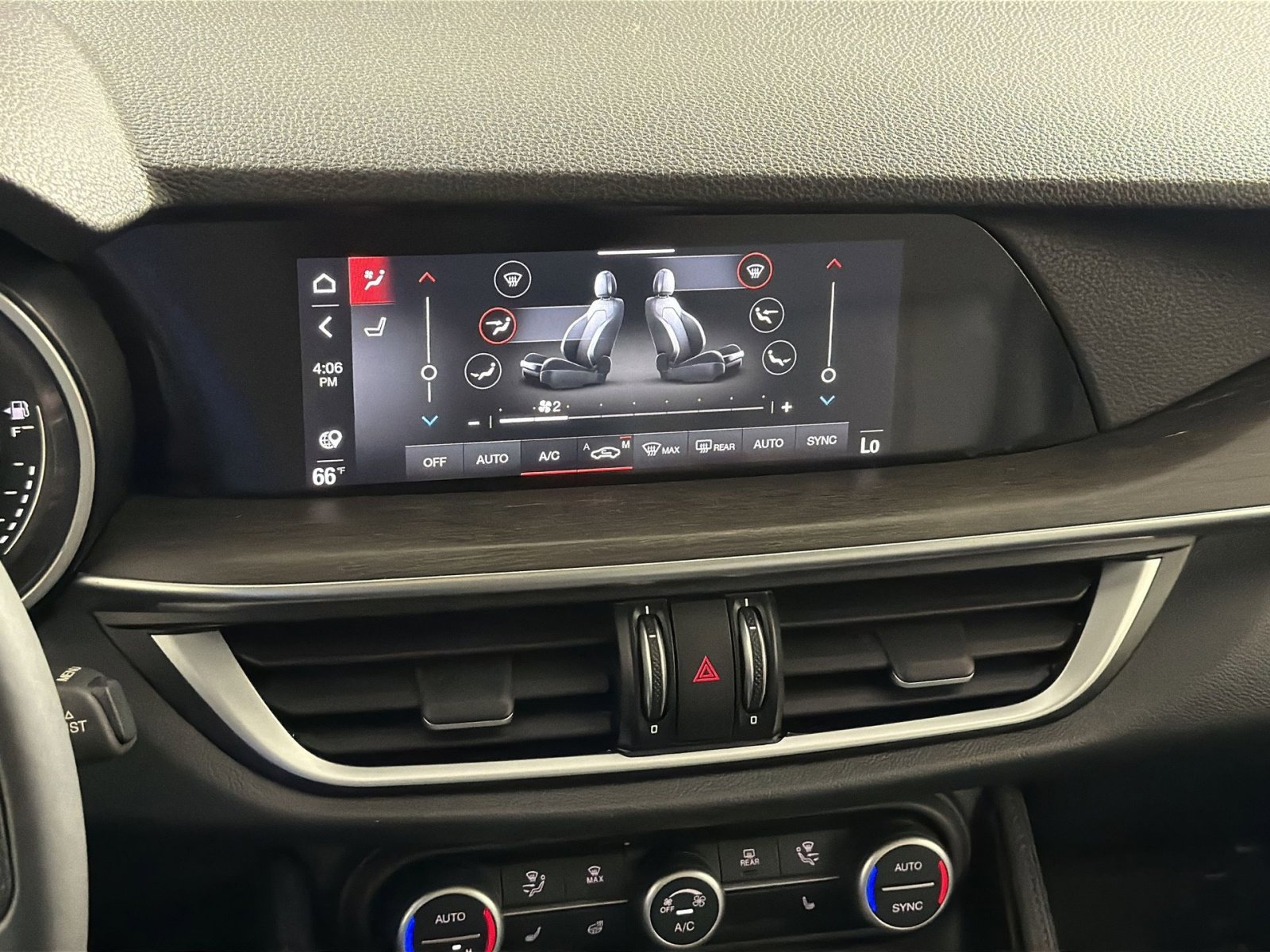 Used 2023 Alfa Romeo Stelvio Ti image 21