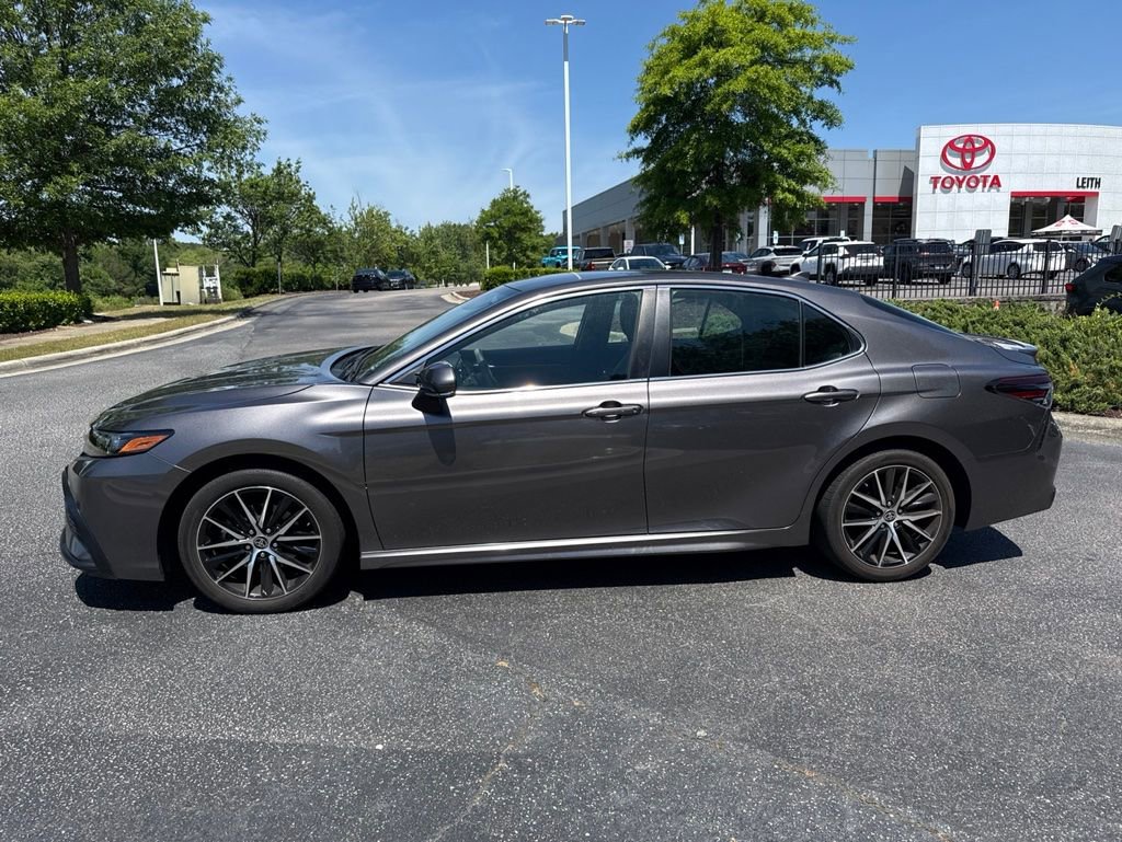 Used 2024 Toyota Camry SE w/ Convenience Package FWD image 3