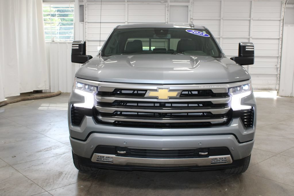 Used 2025 Chevrolet Silverado 1500 High Country w/ High Country Premium Package AWD/4WD image 3