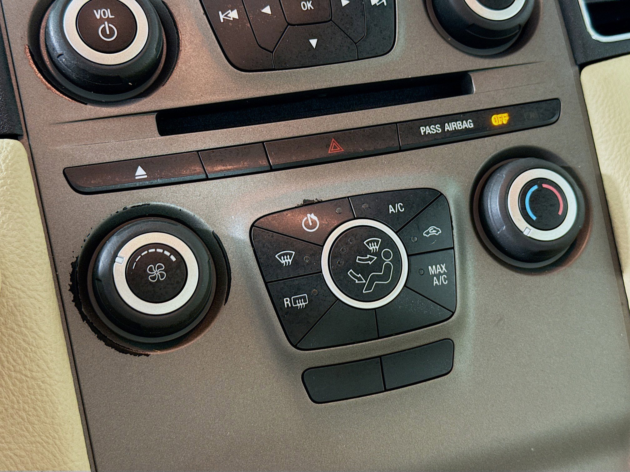 Used 2018 Ford Taurus SE image 16