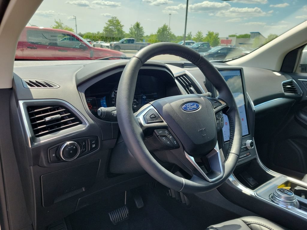 Used 2024 Ford Edge Titanium w/ Equipment Group 301A AWD/4WD image 21