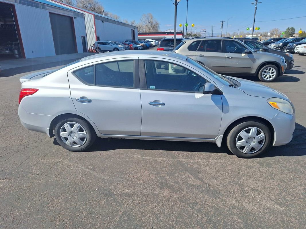 Used 2013 Nissan Versa SV w/ Convenience Pkg image 9