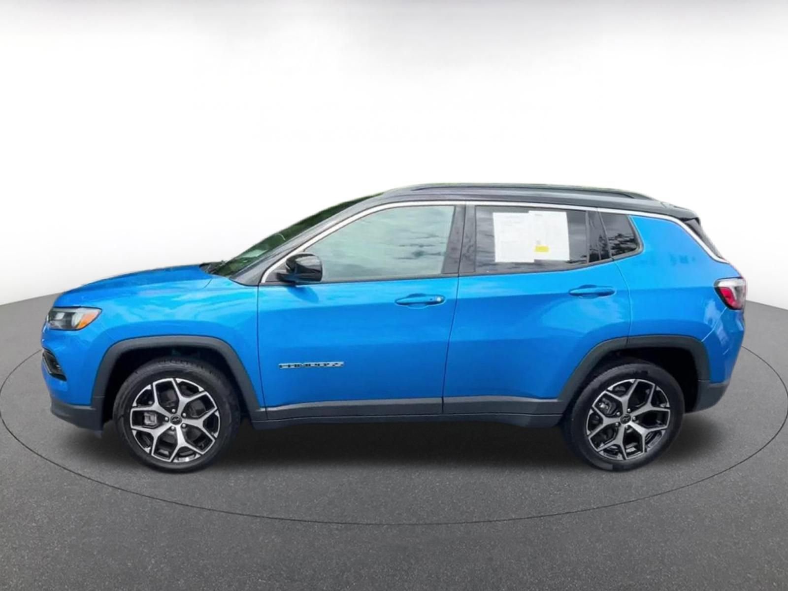 Used 2025 Jeep Compass Limited AWD/4WD image 9