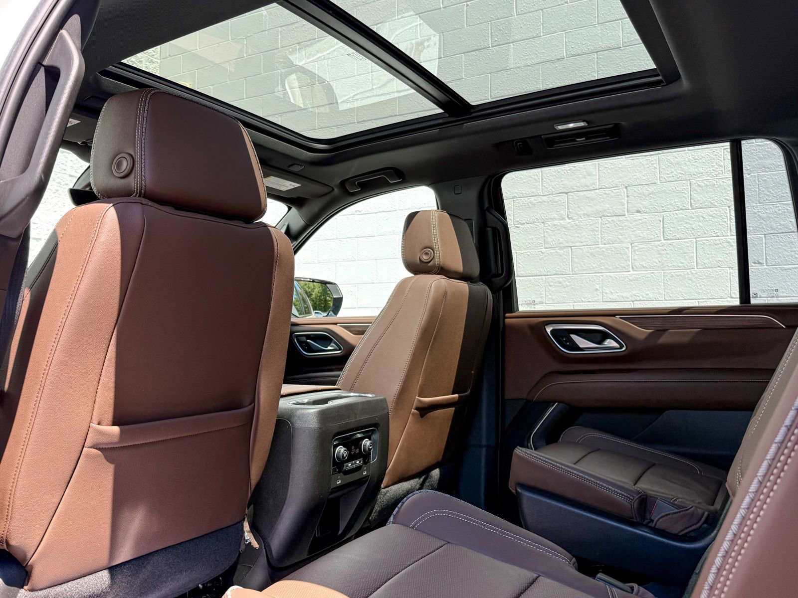 Used 2022 Chevrolet Suburban High Country AWD/4WD image 38