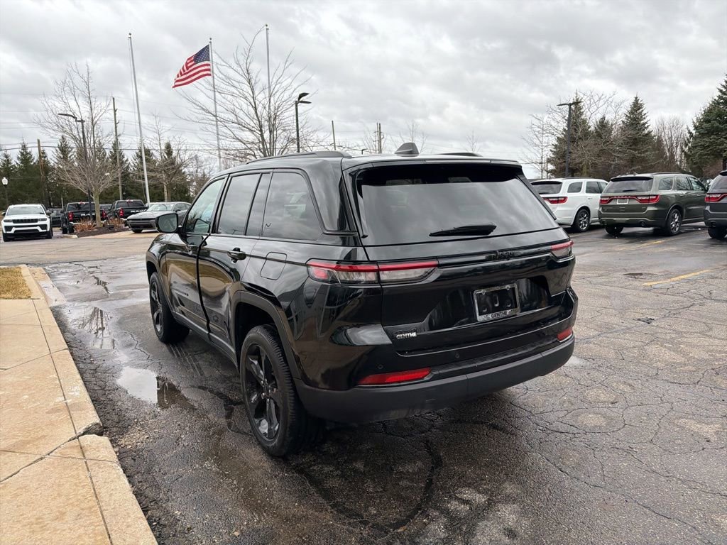 Certified 2024 Jeep Grand Cherokee Altitude image 4