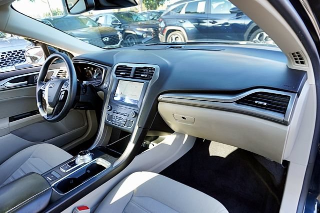 Used 2020 Ford Fusion SE FWD image 10
