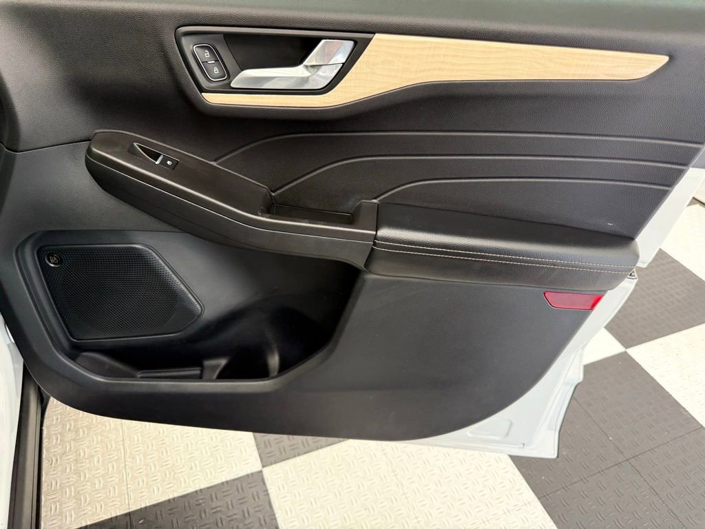 Used 2021 Ford Escape Titanium w/ Titanium Elite Package image 24