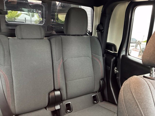 Used 2024 Jeep Gladiator Rubicon w/ Technology Group AWD/4WD image 20