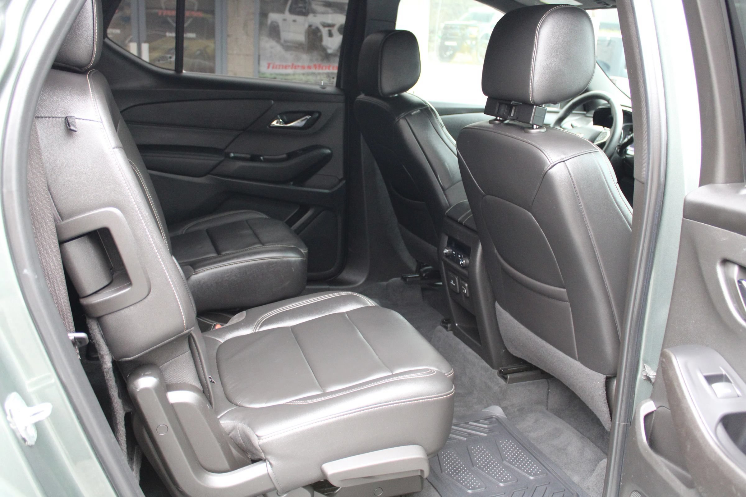 Used 2022 Chevrolet Traverse LT w/ LT Premium Package AWD/4WD image 21