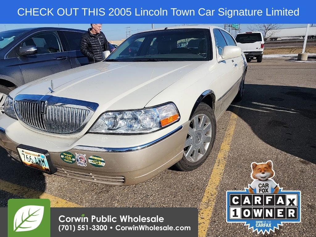 Used 2005 Lincoln Town Car Signature Limited