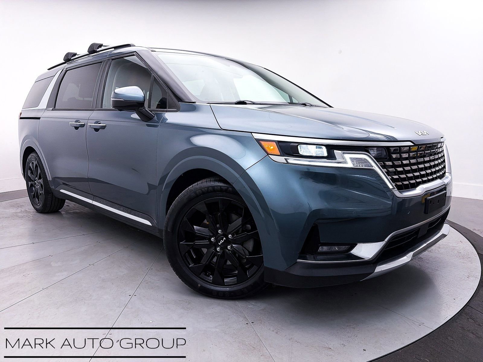 Used 2022 Kia Carnival SX image 1