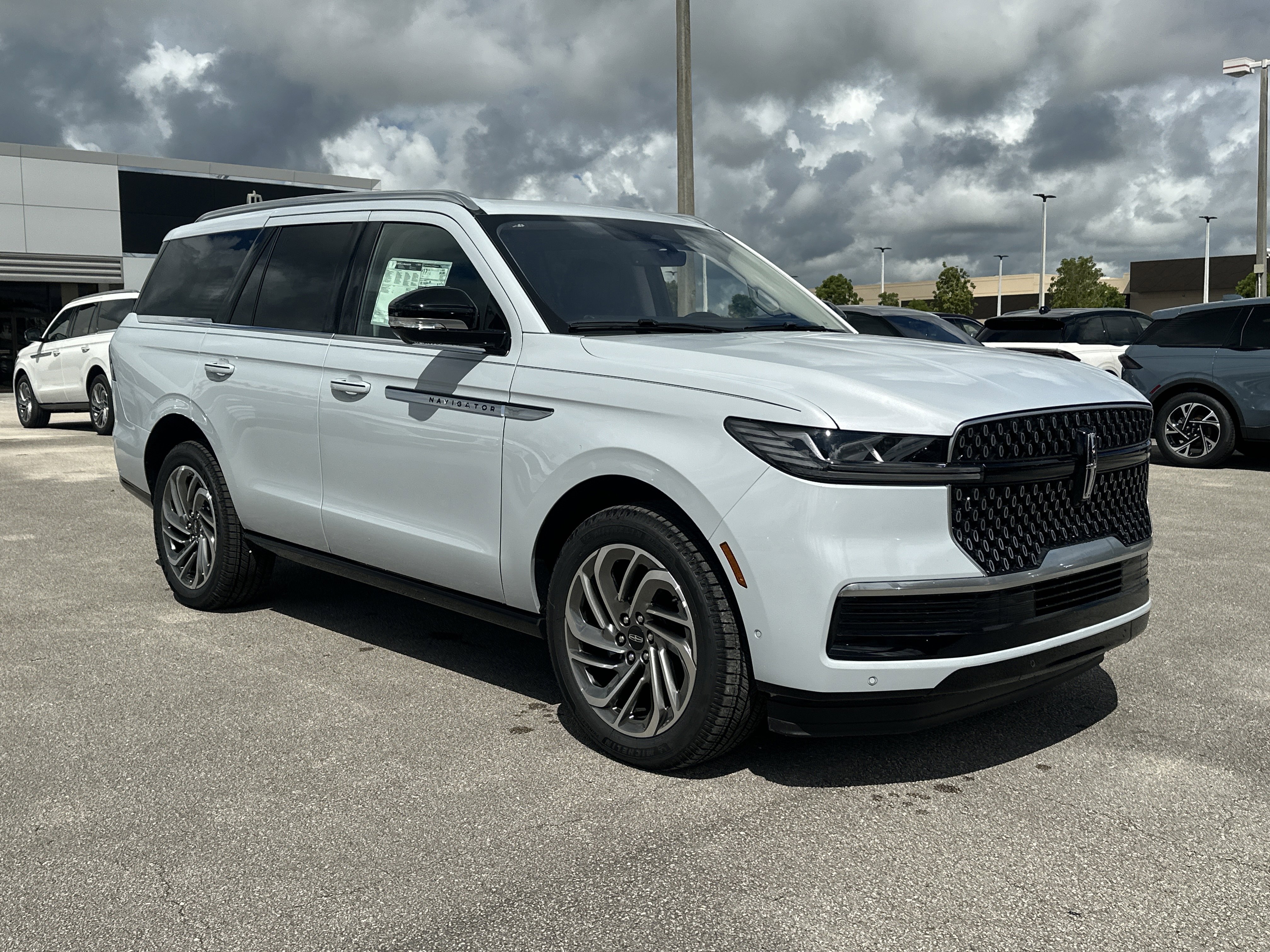 New 2025 Lincoln Navigator Reserve image 4