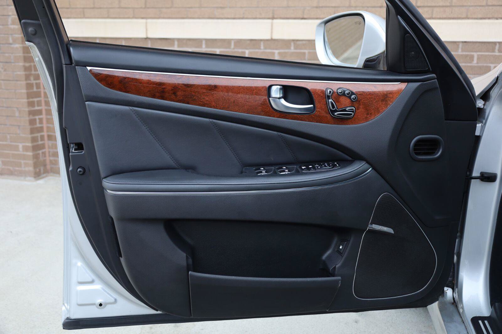 Used 2015 Hyundai Equus Signature RWD image 12