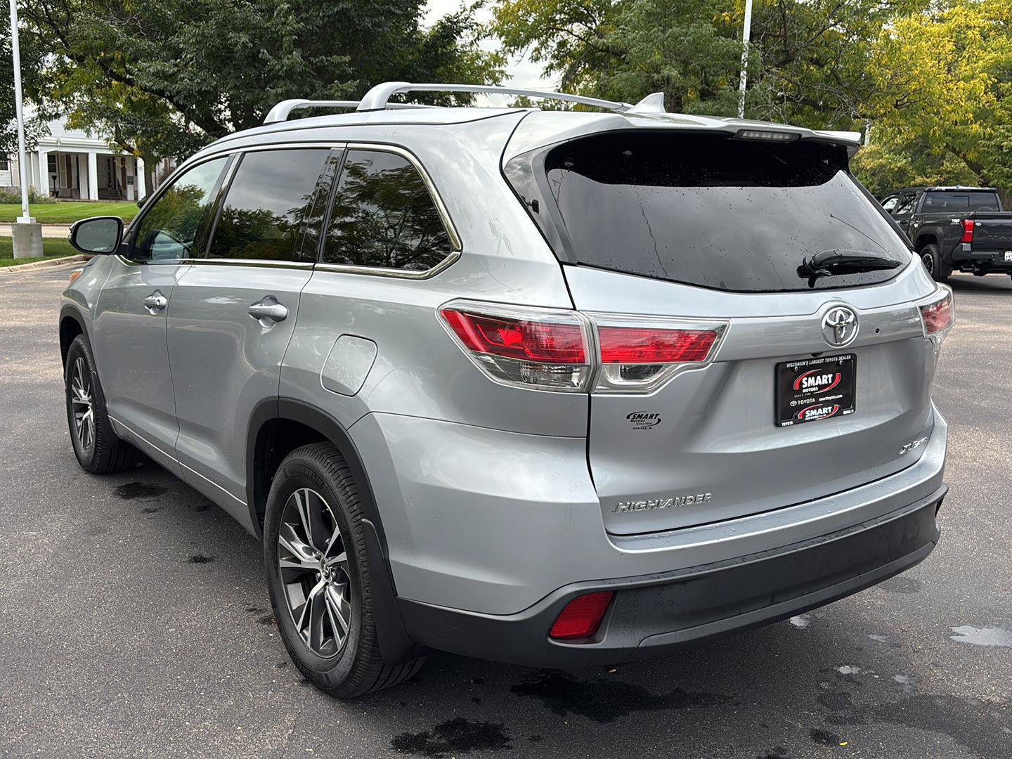 Used 2016 Toyota Highlander XLE AWD/4WD image 14