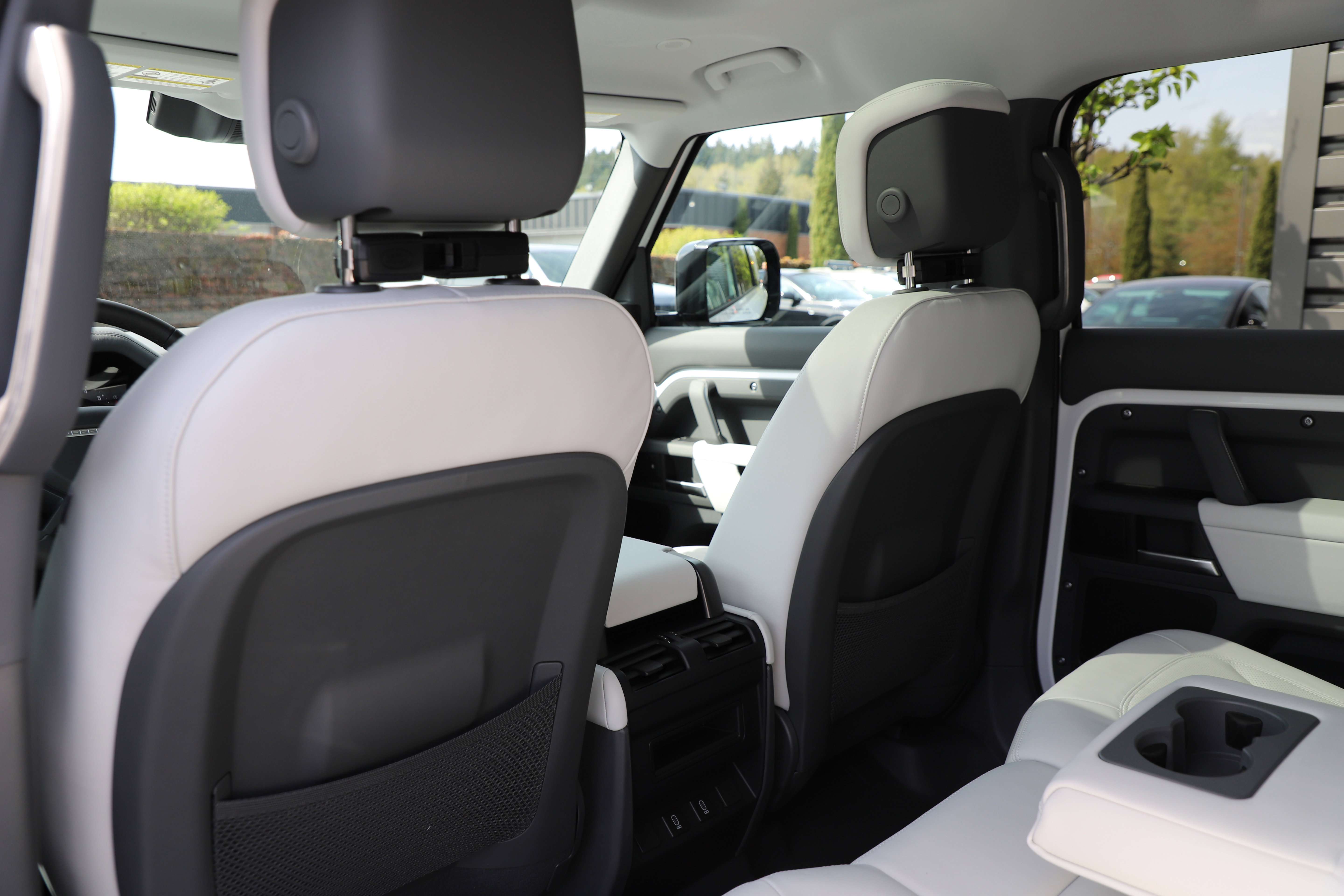 New 2026 Land Rover Defender 110 X-Dynamic SE image 15