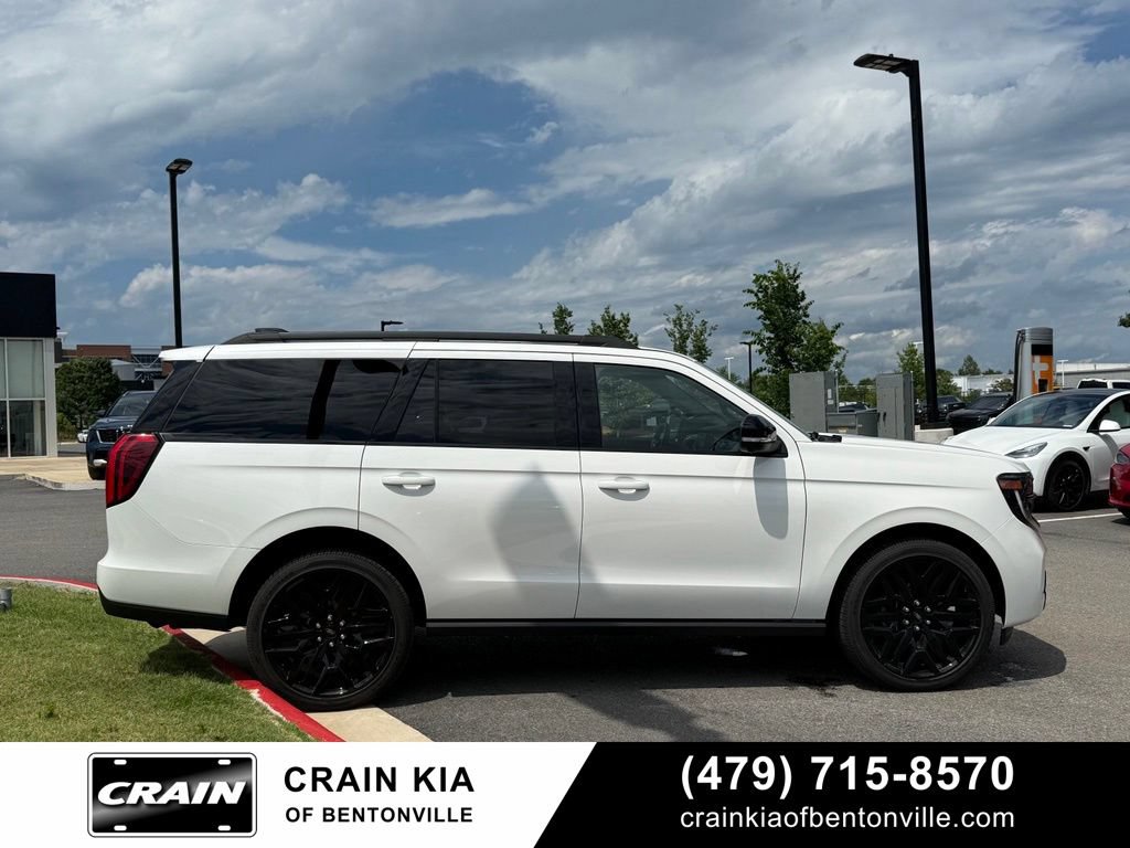 Used 2026 Ford Expedition Platinum w/ Stealth Performance Package AWD/4WD image 8