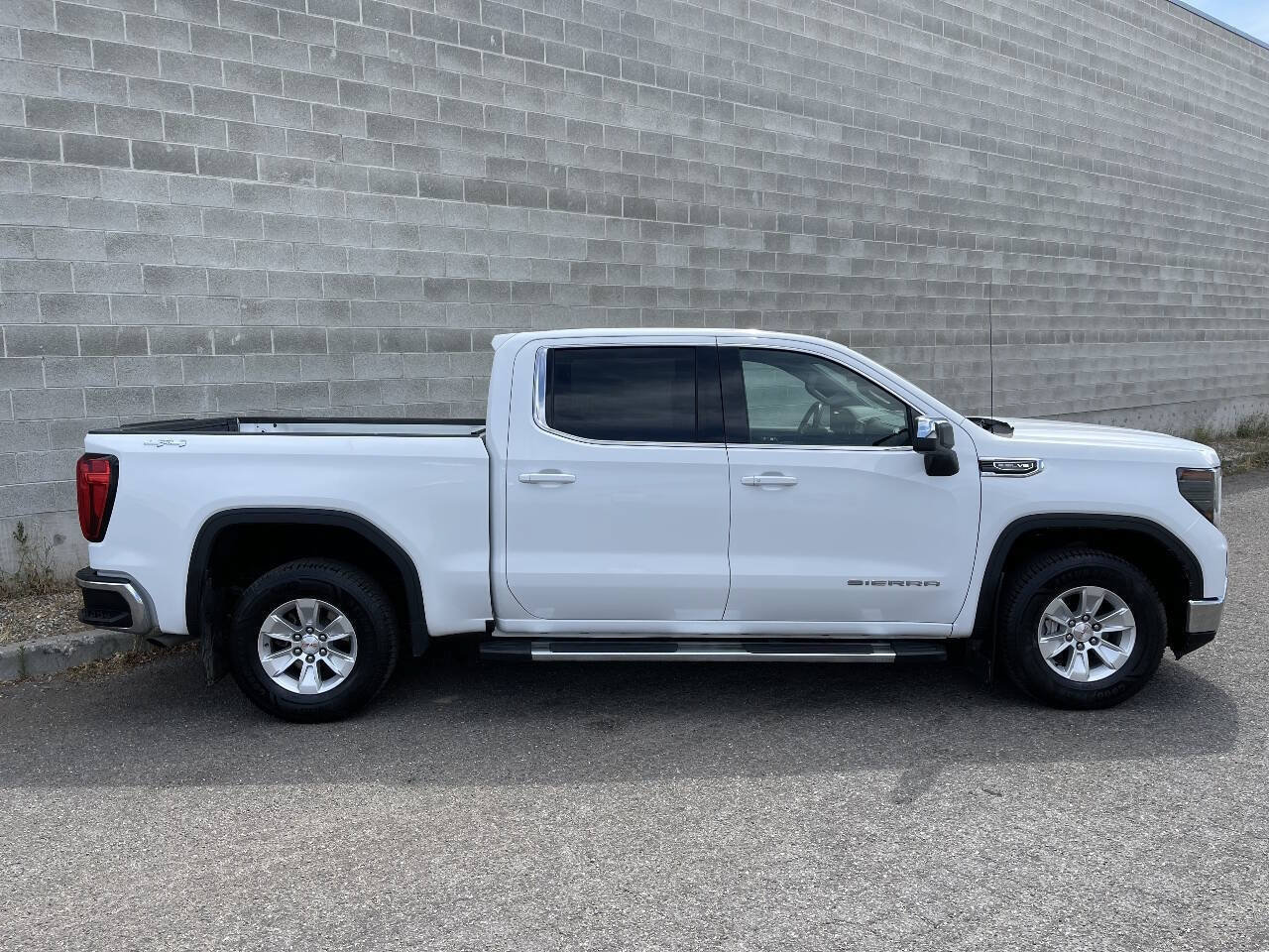 Used 2022 GMC Sierra 1500 SLE AWD/4WD image 3
