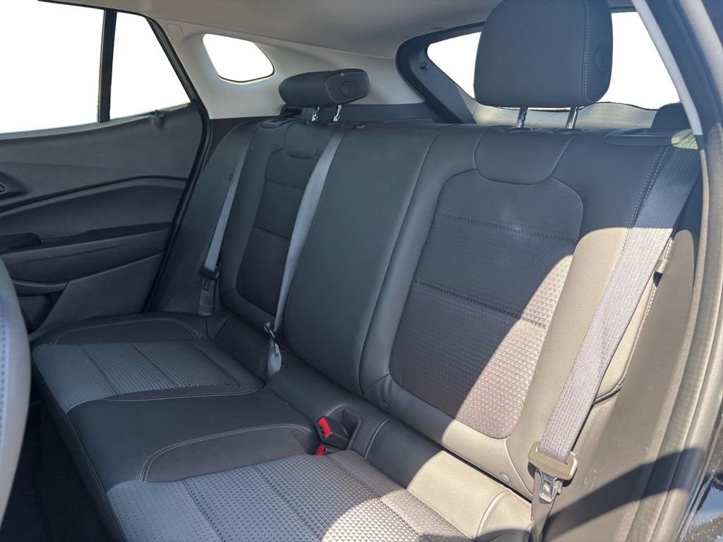 Certified 2024 Chevrolet Trax LT w/ LT Convenience Package FWD image 16