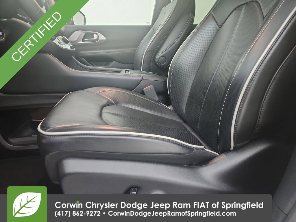 Certified 2025 Chrysler Pacifica Limited image 20