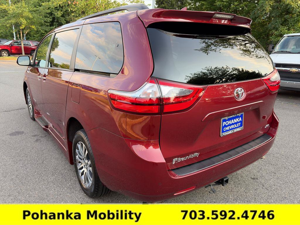 Used 2020 Toyota Sienna XLE w/ XLE Navigation Package FWD image 5