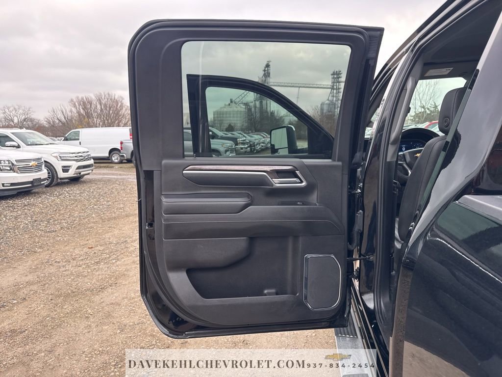Used 2025 Chevrolet Silverado 2500 LTZ w/ LTZ Plus Package image 19