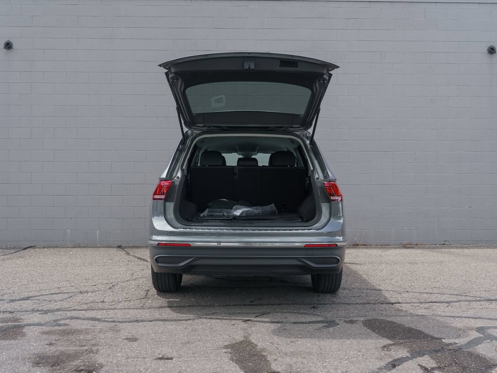 Used 2023 Volkswagen Tiguan SE AWD/4WD image 14