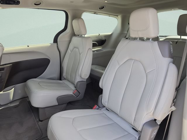 Used 2020 Chrysler Pacifica Touring-L Plus FWD image 25
