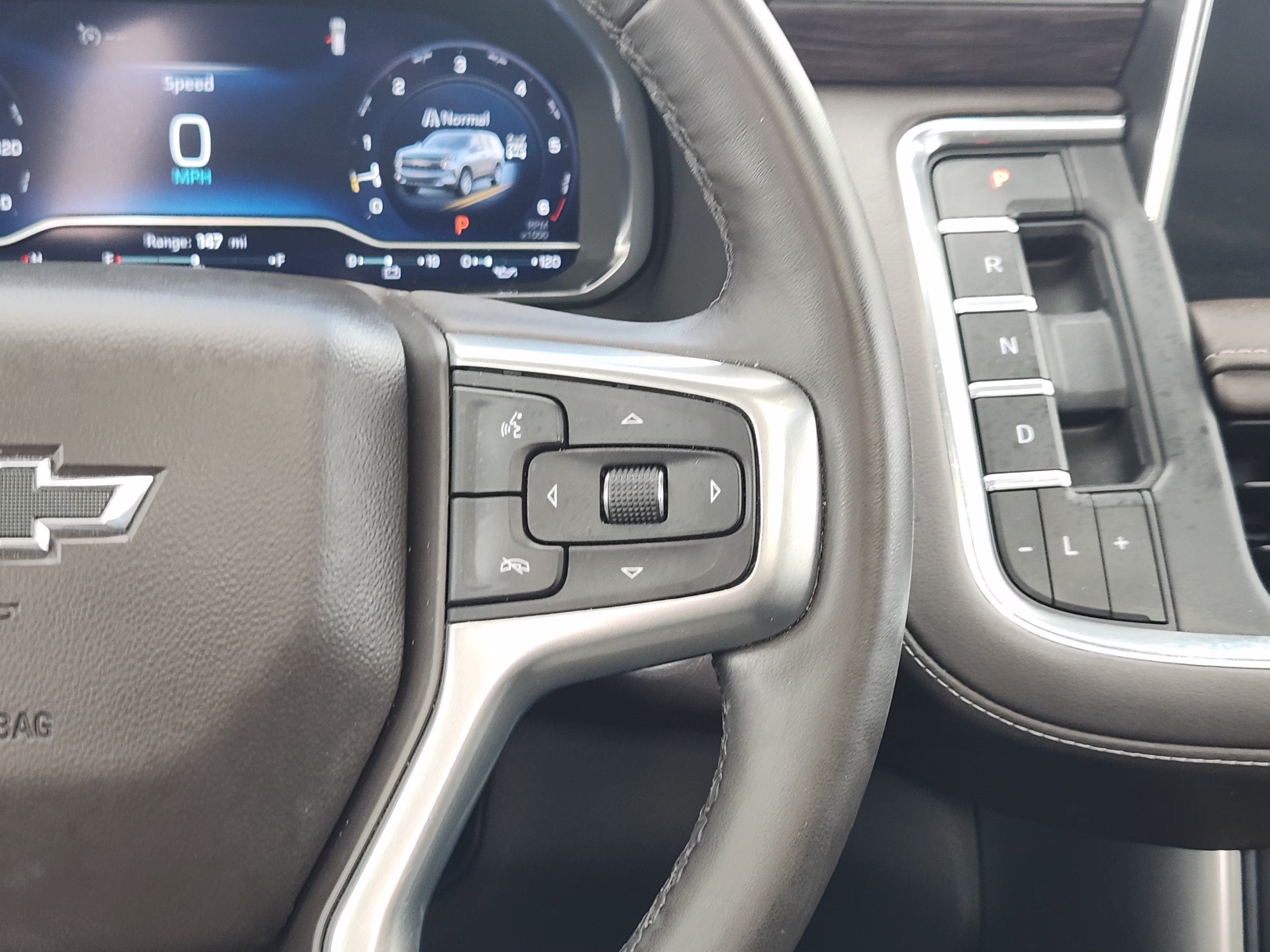 Used 2023 Chevrolet Tahoe Z71 w/ Luxury Package AWD/4WD image 30