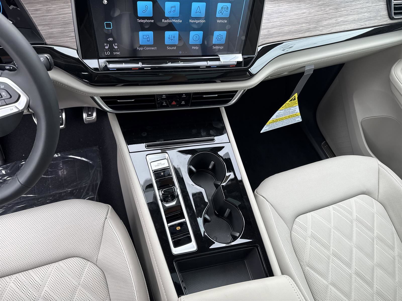 New 2025 Volkswagen Atlas SEL Premium R-Line image 24