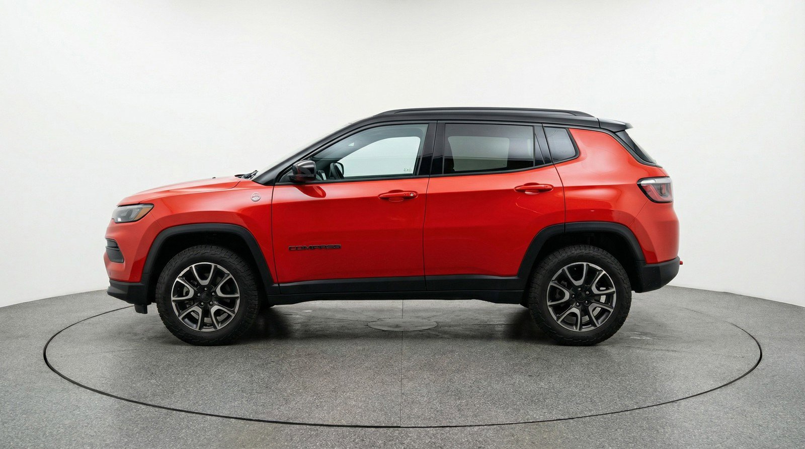 Used 2025 Jeep Compass Trailhawk image 5