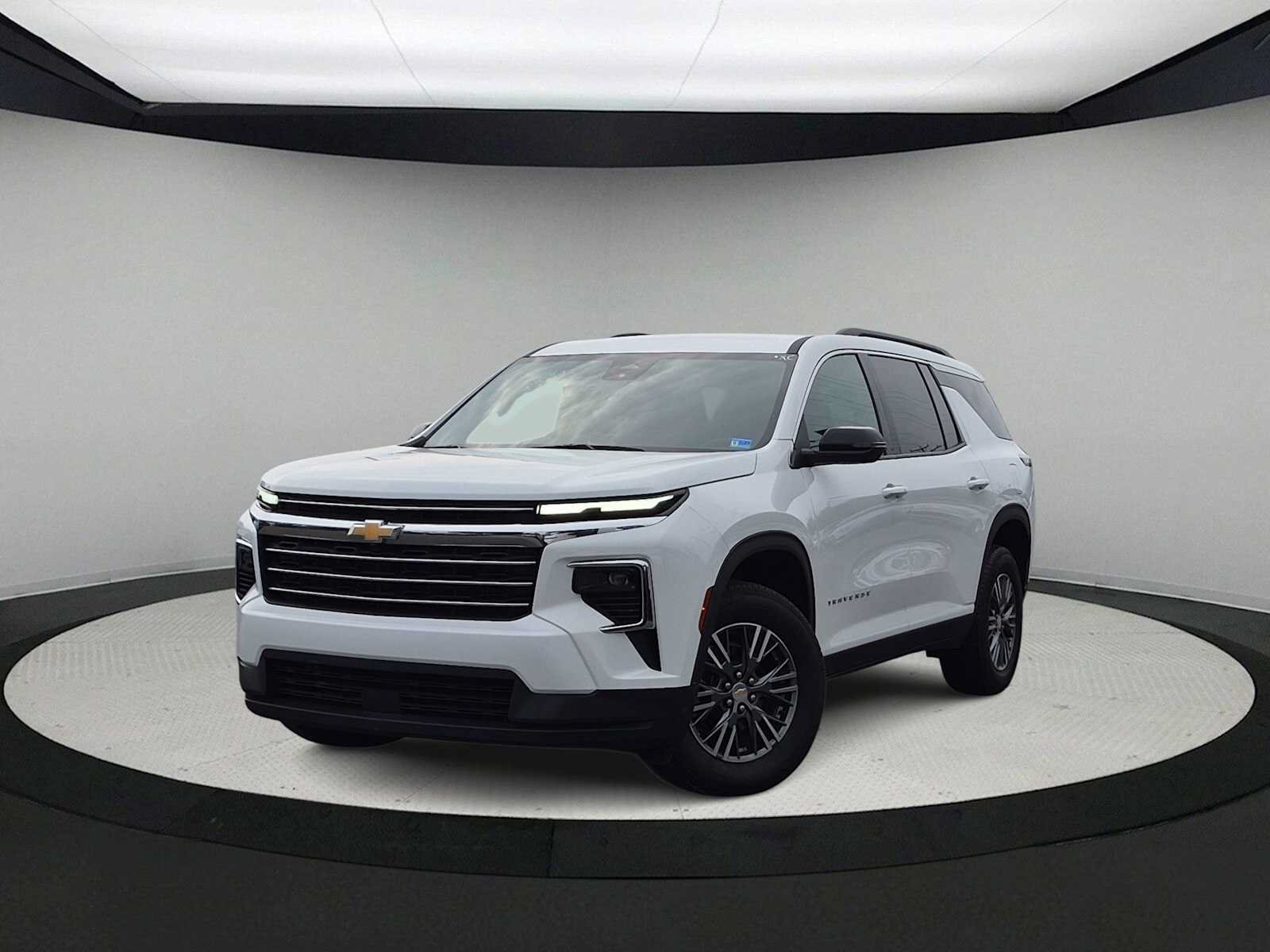 Used 2025 Chevrolet Traverse LT AWD/4WD image 1