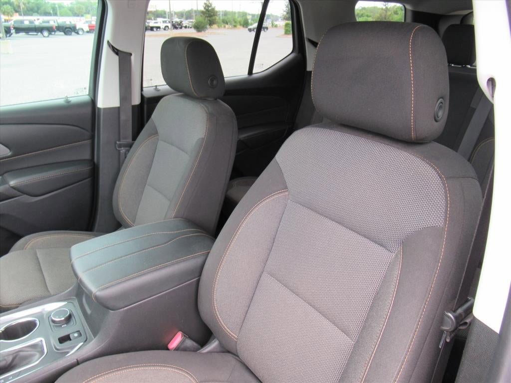 Used 2021 Chevrolet Traverse LS FWD image 17