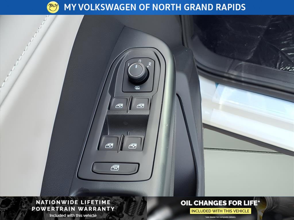 New 2025 Volkswagen Taos SE image 11
