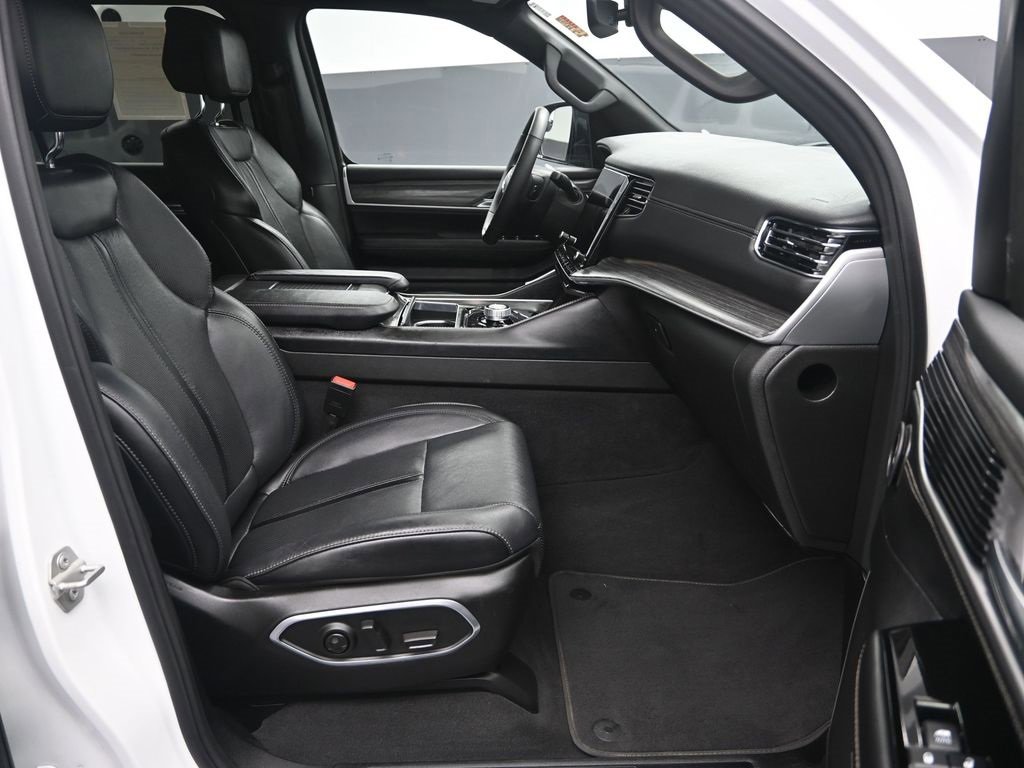 Used 2024 Jeep Wagoneer L Series II w/ Flexible Seating Group image 40