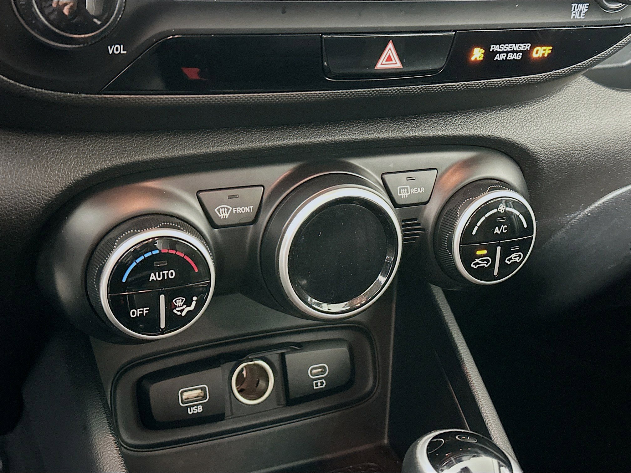 Used 2024 Hyundai Venue SEL image 23