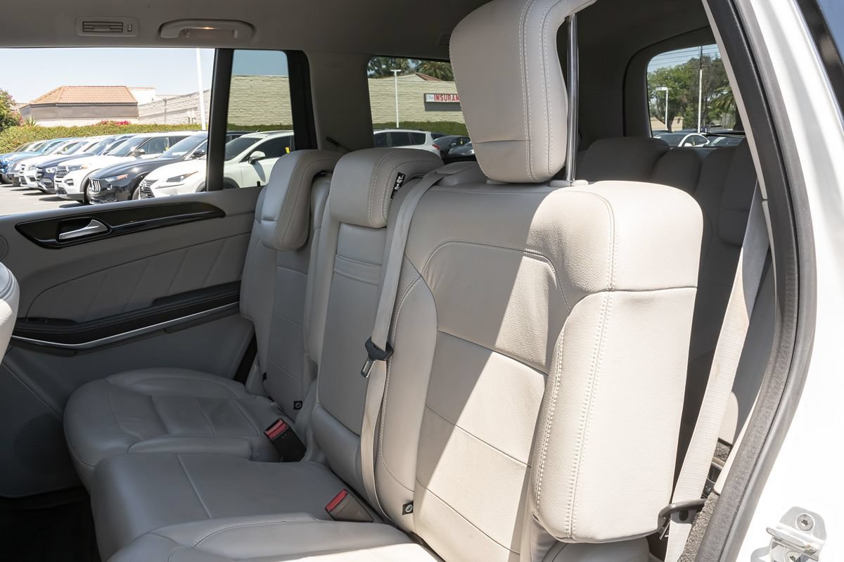 Used 2015 Mercedes-Benz GL 550 4MATIC image 12
