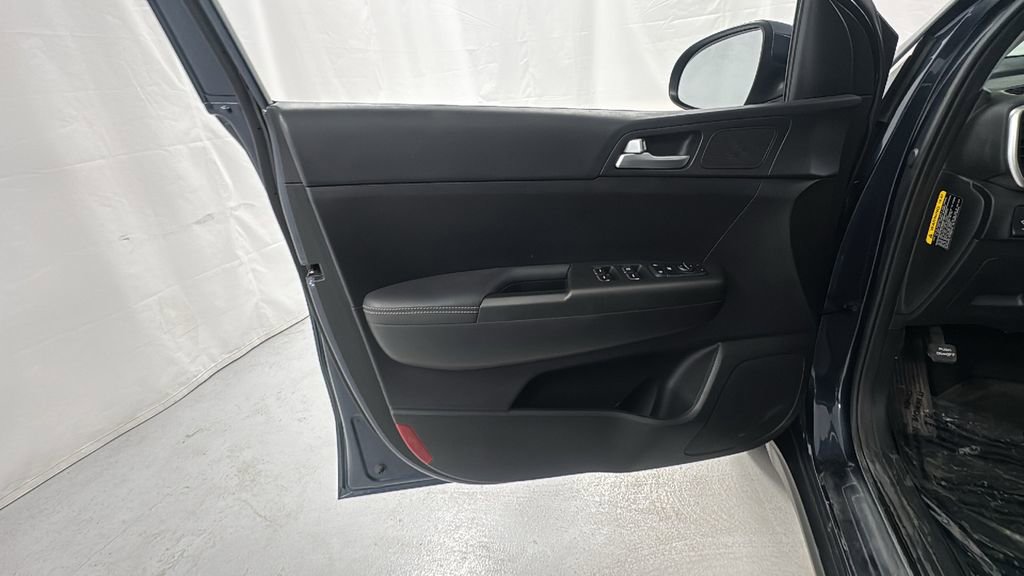 Used 2022 Kia Sportage LX image 18