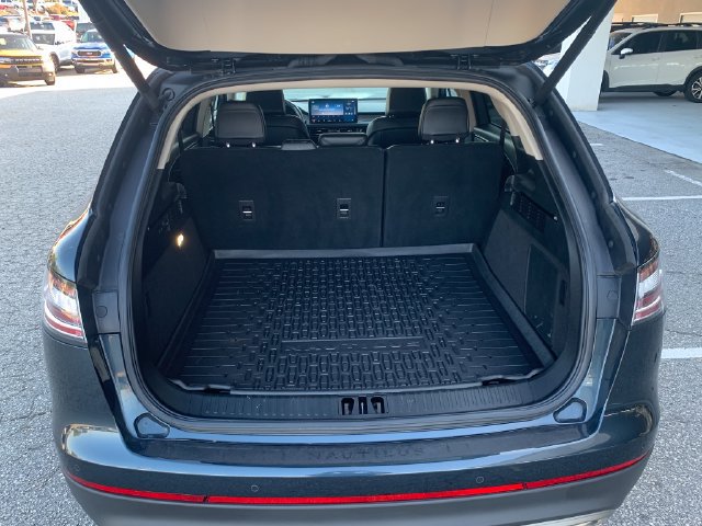 Used 2023 Lincoln Nautilus AWD w/ Premium Package image 9