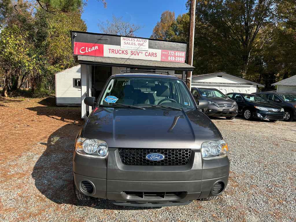 Used 2006 Ford Escape XLS image 2