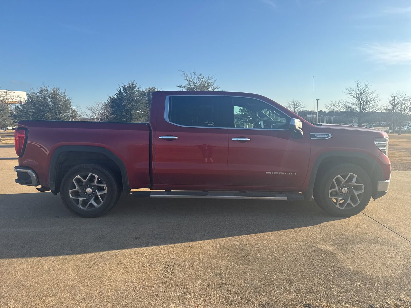 Used 2023 GMC Sierra 1500 SLT image 3