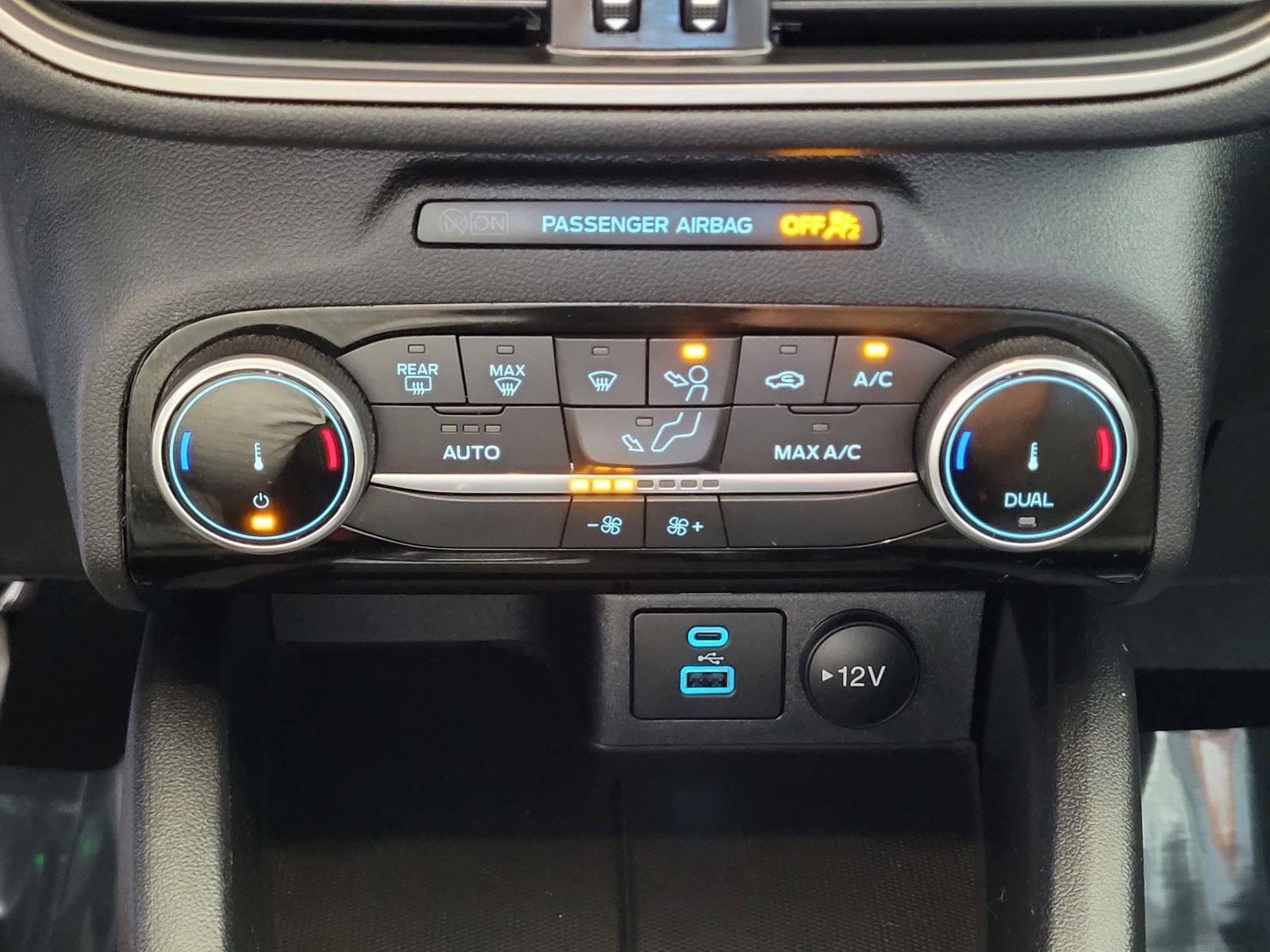 Used 2022 Ford Escape SE w/ SE Sport Appearance Package image 27