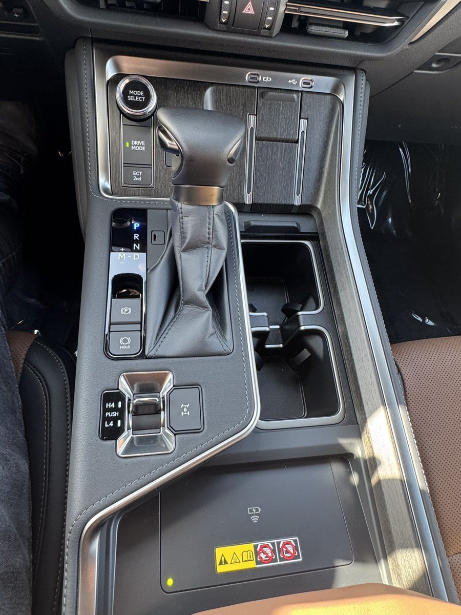 Used 2026 Lexus GX 550 w/ Accessory Package (31) AWD/4WD image 11