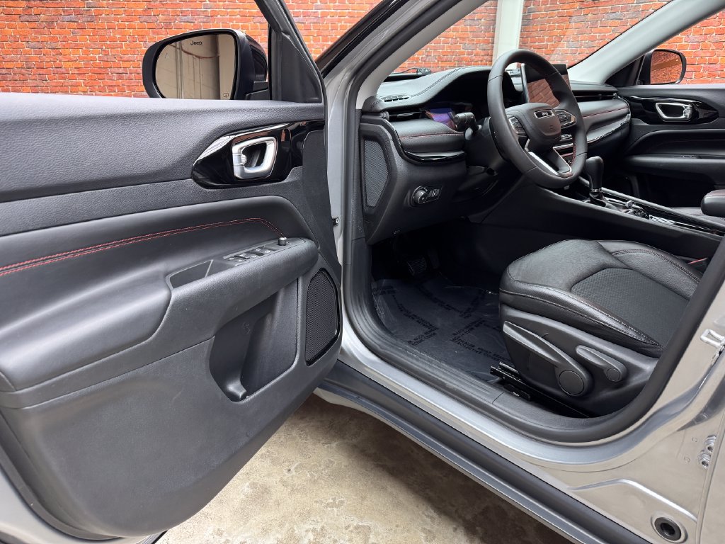 Used 2022 Jeep Compass Trailhawk AWD/4WD image 8