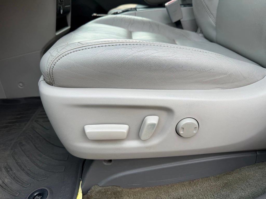 Used 2015 Toyota Sienna XLE w/ XLE Navigation Package FWD image 13