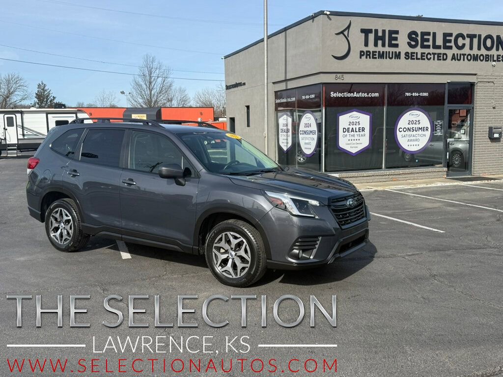 Used 2022 Subaru Forester Premium image 1