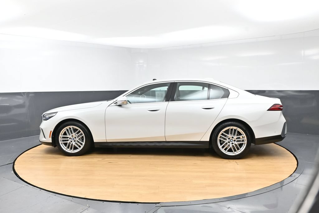 Used 2025 BMW 530i RWD image 44