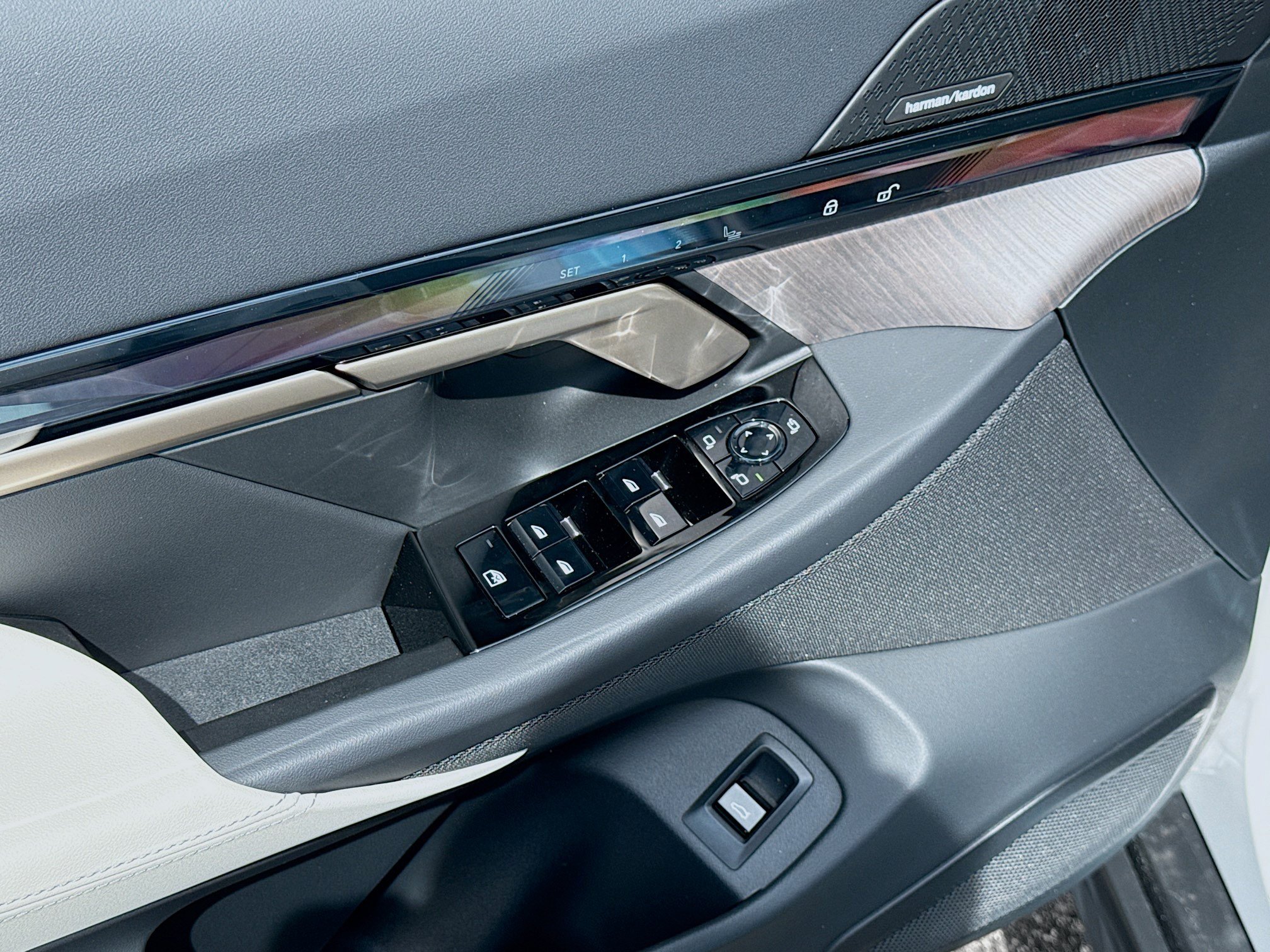 New 2027 BMW i5 xDrive40 AWD/4WD image 22