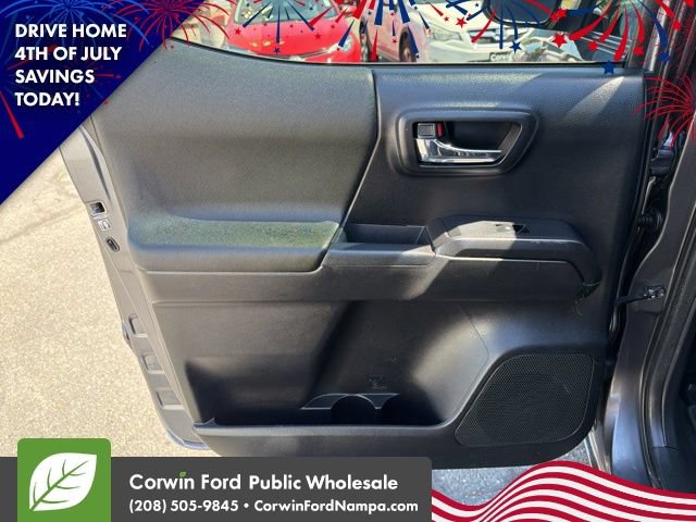 Used 2017 Toyota Tacoma TRD Off-Road w/ Premium & Technology Package AWD/4WD image 29