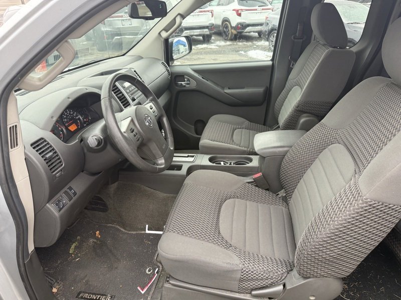 Used 2012 Nissan Frontier SV w/ SV Premium Utility Pkg image 5